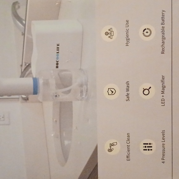 Electric ear cleaner with irrigation system - Picture 3 of 4
